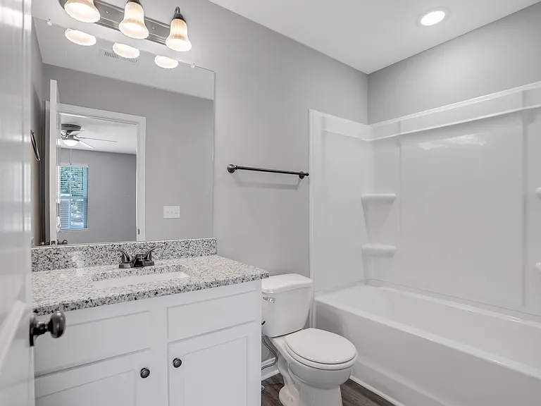 374 Ryder Ave #B — Photo 4