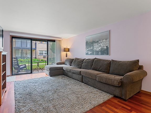 3rd image of 6553 N Harlem Ave APT 1W