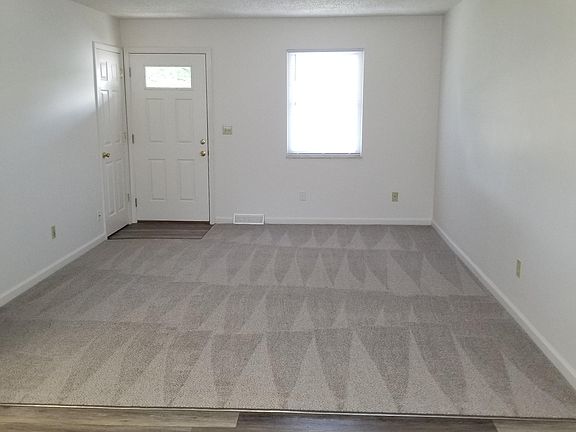5th image of 4 Willowood Ln #B