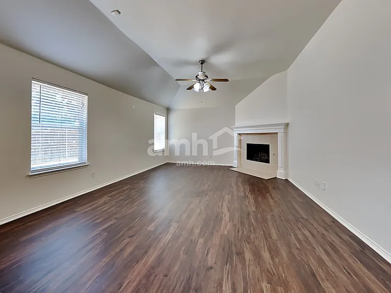 4406 Shady Elm Dr — Photo 8