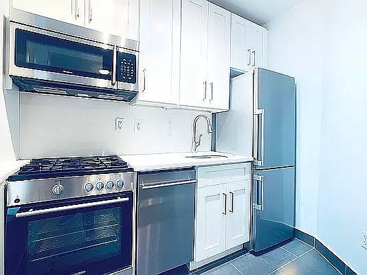 5th image of 204 W 98th St APT 1G