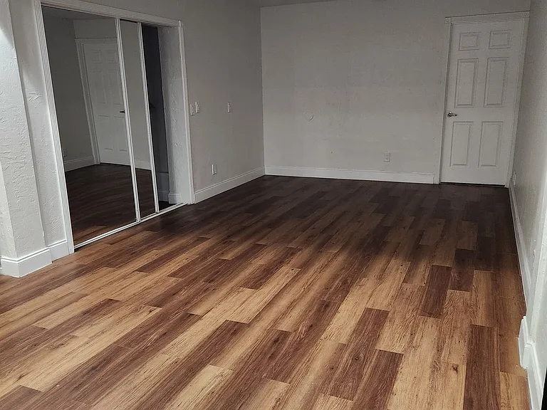 235 SW 10th Ave — Photo 12