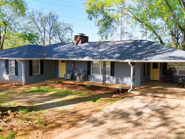 953 N Main St, Chase City, VA 23924