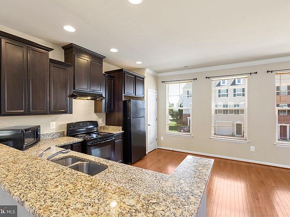 4th image of 6 Ocala Way