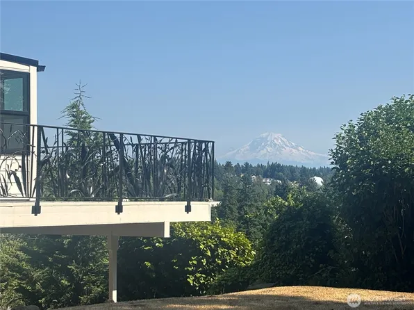 21027 7th Place S, Des Moines, WA 98198