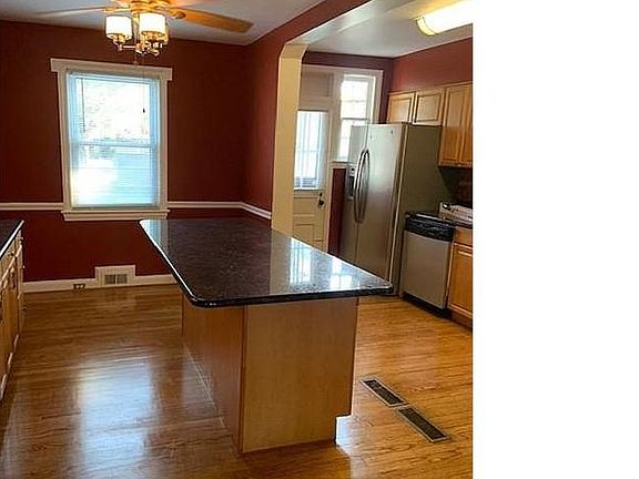 4th image of 1039 Crittenden St NE
