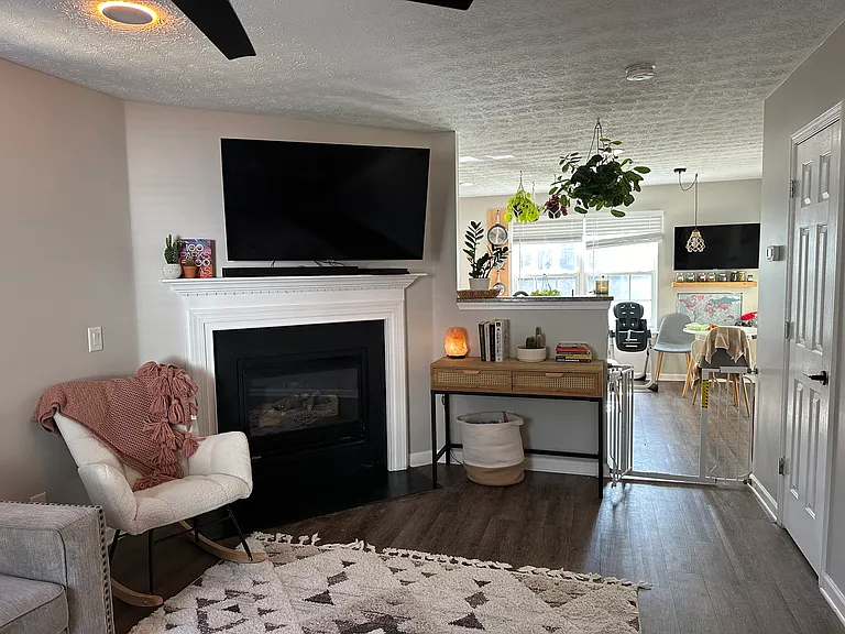 208 Oak Grove Way — Photo 1