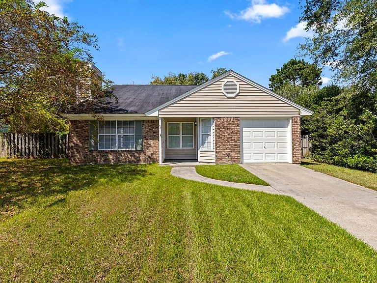 52 Woodcock Dr — Photo 2