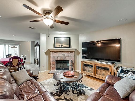 4th image of 2020 Pine Knot Dr
