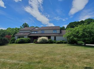 53 Meadow Ridge Ln, Guilford, CT 06437