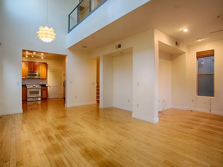 615 E Portland St — Photo 2