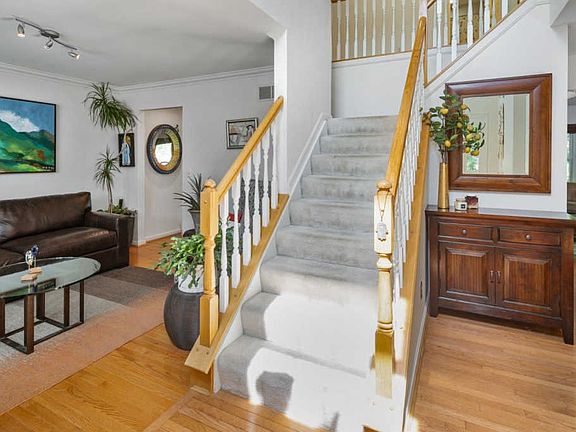 3rd image of 9291 Hickory Hill Ct