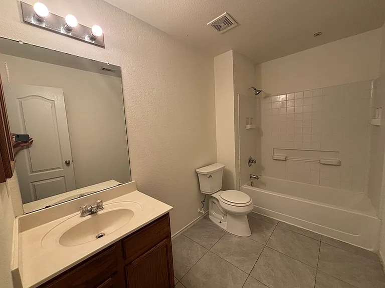 1327 Falcon Holw — Photo 4