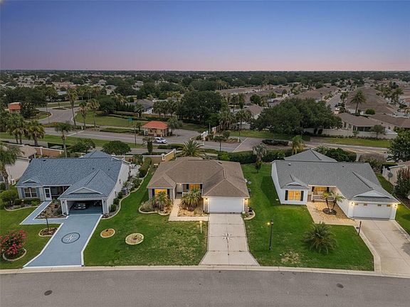3rd image of 1575 Hollyberry Pl