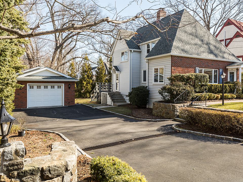 1st image of 10 Winans Dr