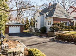 10 Winans Dr, Yonkers, NY 10701