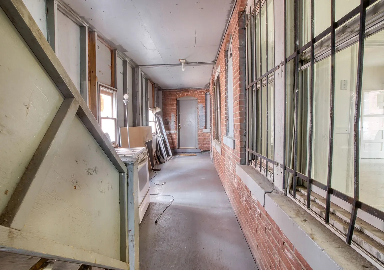 2 bedroom 1 bath available ASAP — Photo 1