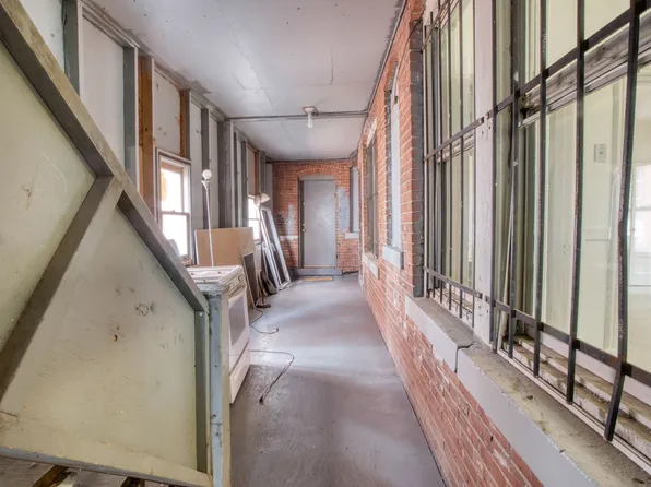 825 Park St #2N, Hartford, CT 06106