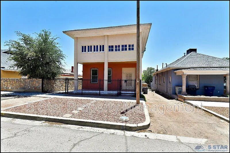 5 bed, 2.0 bath, 2681 sqft, $1,995 — Photo 3
