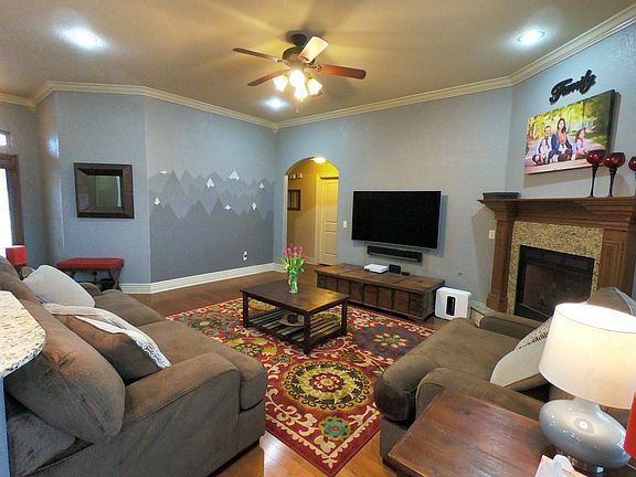4th image of 1207 SW Starry Sky Ave