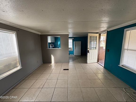 4th image of 330 Laureno Pl