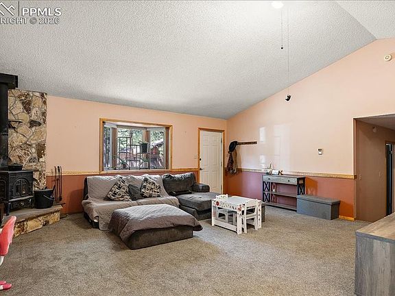 5th image of 832 Wykagyl Rd