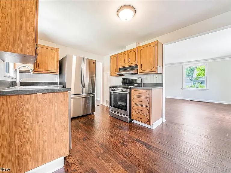 142 Woodstock Ave — Photo 8