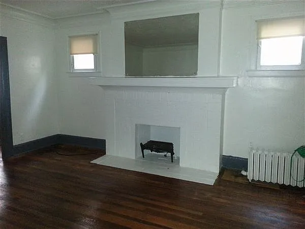 2467 Gladstone St photo 1