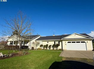 221 Foster Ln, Roseburg, OR