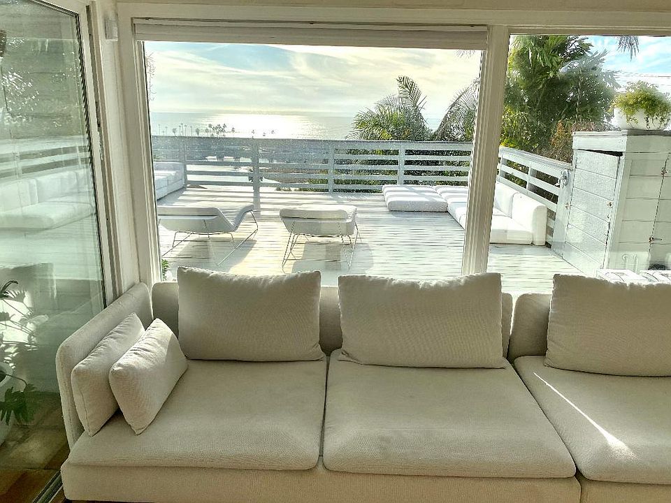 Living Room with adjacent 600 sqft deck