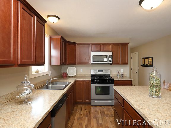 5th image of 129 Hawthorne Ct NE