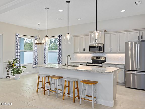 3rd image of 745 Victory Ln