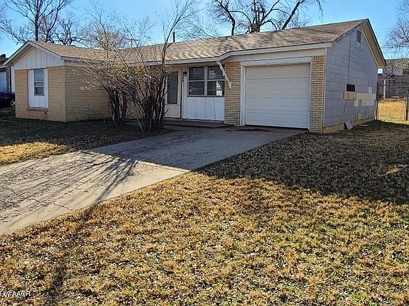 2nd image of 3109 Oak Dr