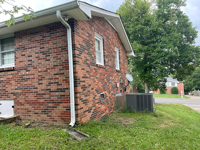 2817 Galesburg Dr — Photo 12
