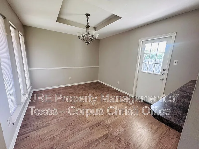 2025 Blue Angel St — Photo 6
