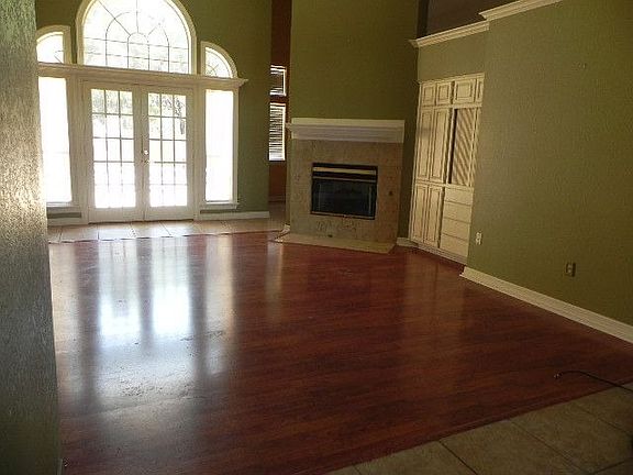 2nd image of 2204 Valley View Dr