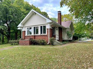 321 W Sangamon Ave, Petersburg, IL 62675