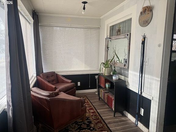 4th image of 2330 Campbell St