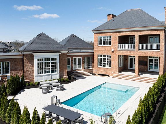 3rd image of 4105 Highgrove Cres