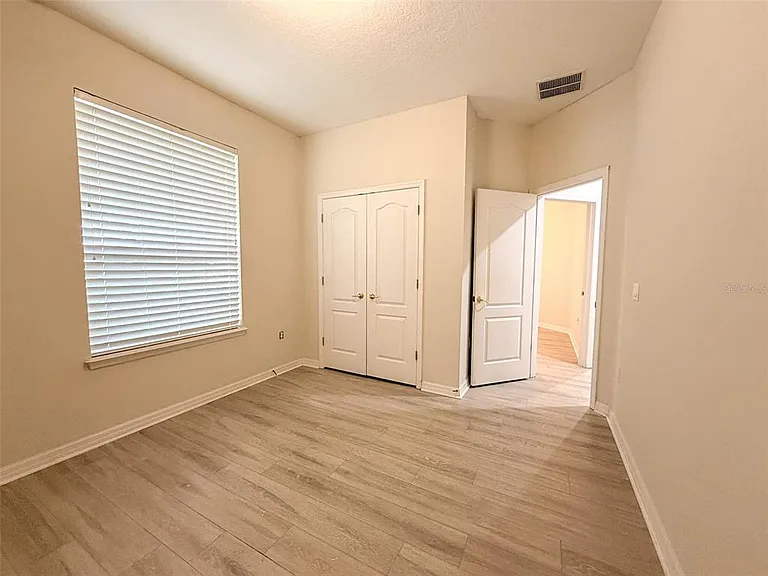 12947 Runswick Ave — Photo 23