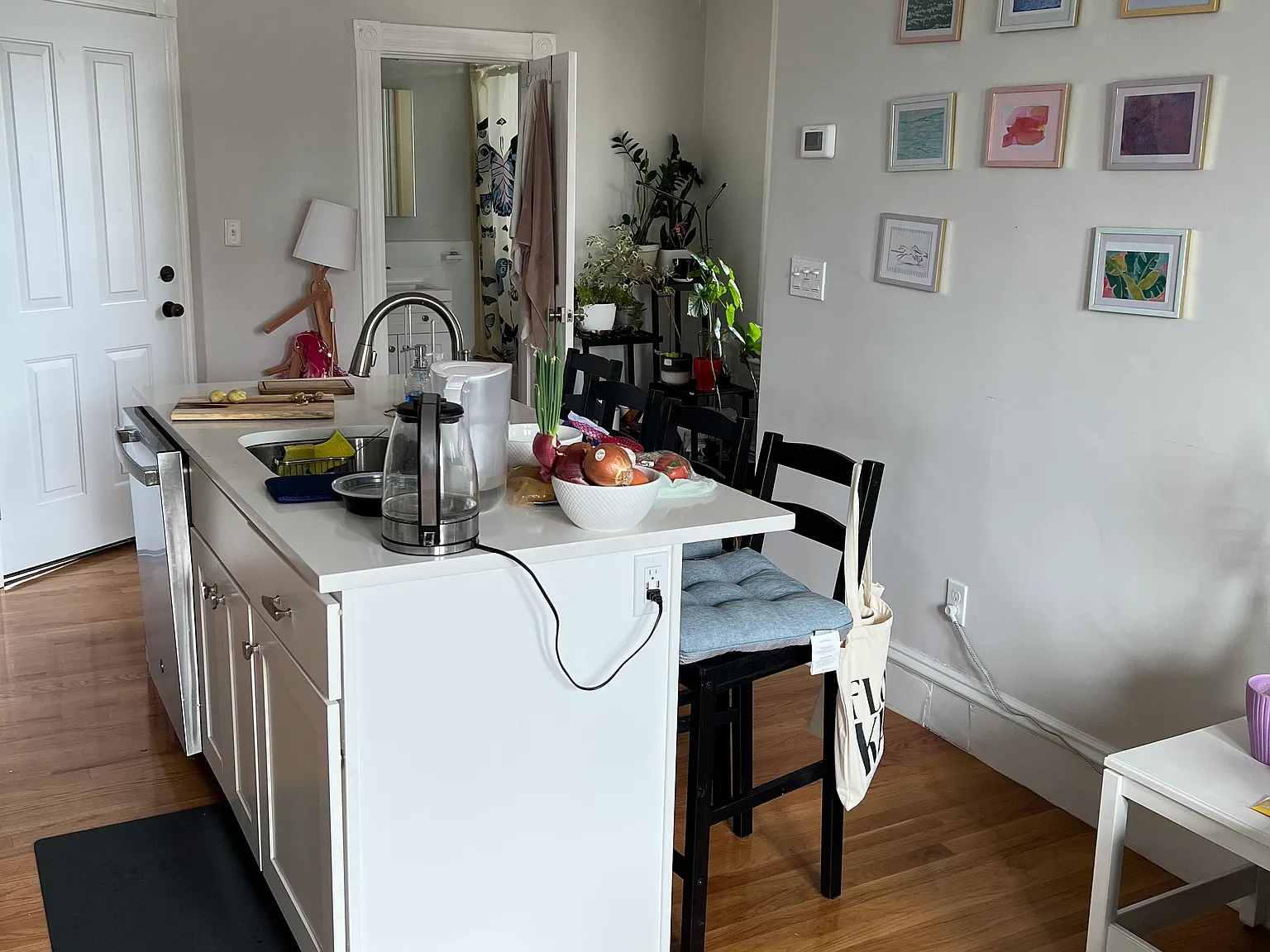 3 bed, 1.0 bath, 1362 sqft, $3,750 — Photo 2