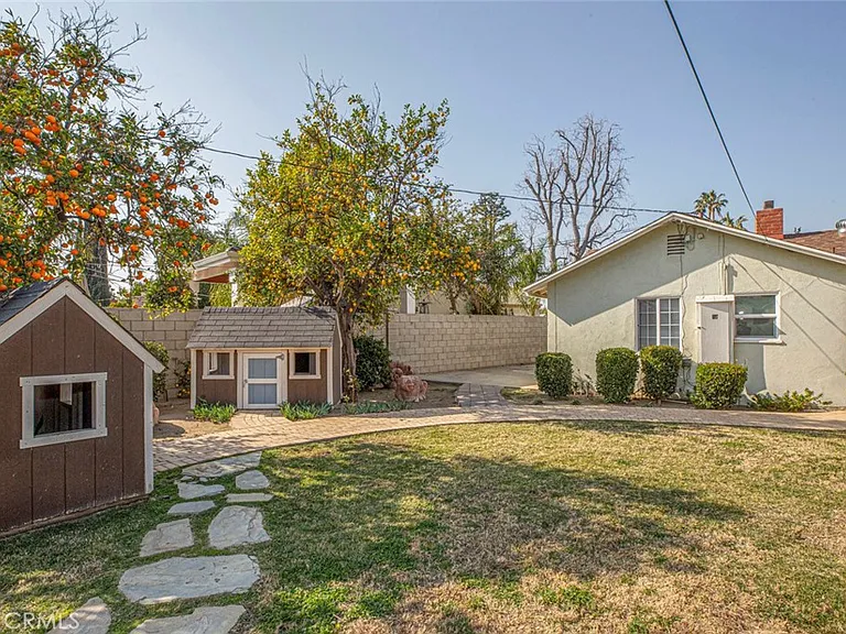 7820 Lasaine Ave — Photo 14