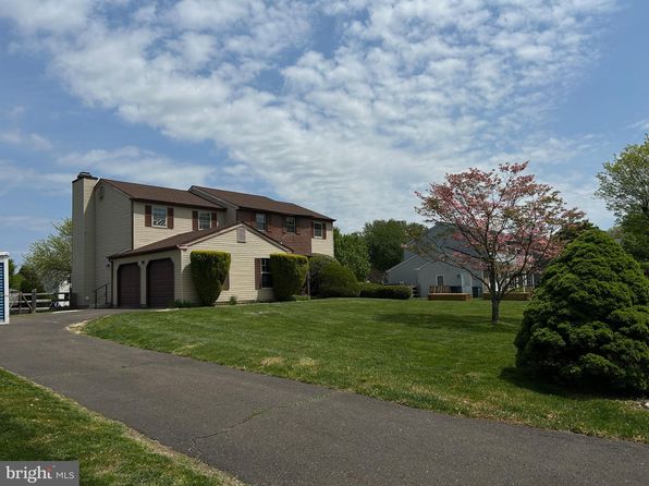 62 Savage Dr, Langhorne, PA 19053