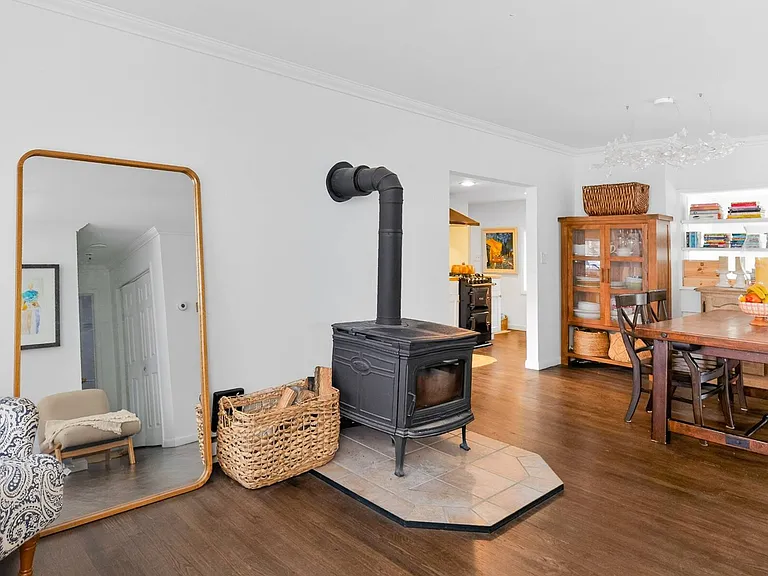 15 Indian Hill Rd — Photo 2