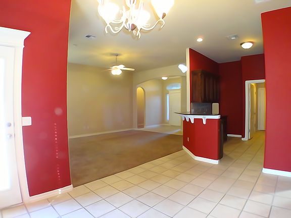 5th image of 805 Caroline Dr