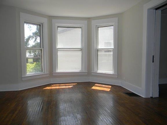 4th image of 616 W Sherman Ave