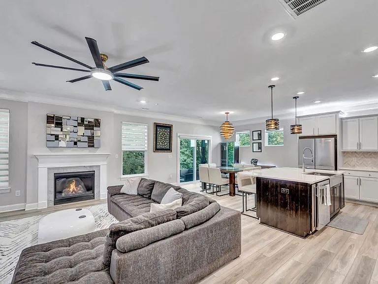 2113 Seneca Dr — Photo 4