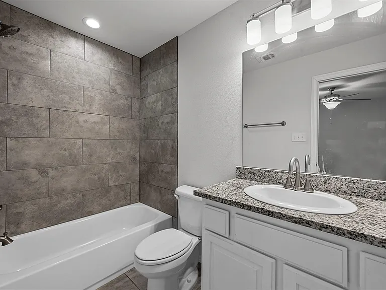 727 W Johnson St #A — Photo 21