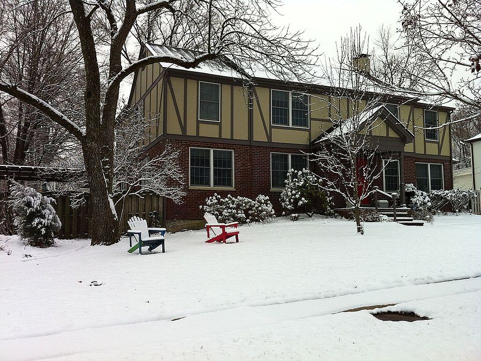 2nd image of 124 Cornelia Ave
