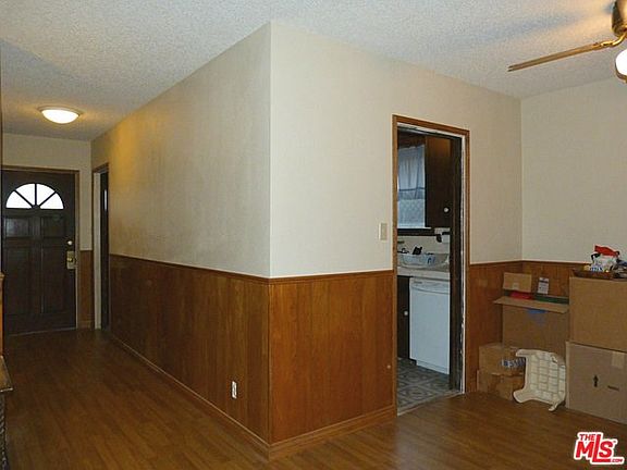 2nd image of 16657 Victory Blvd